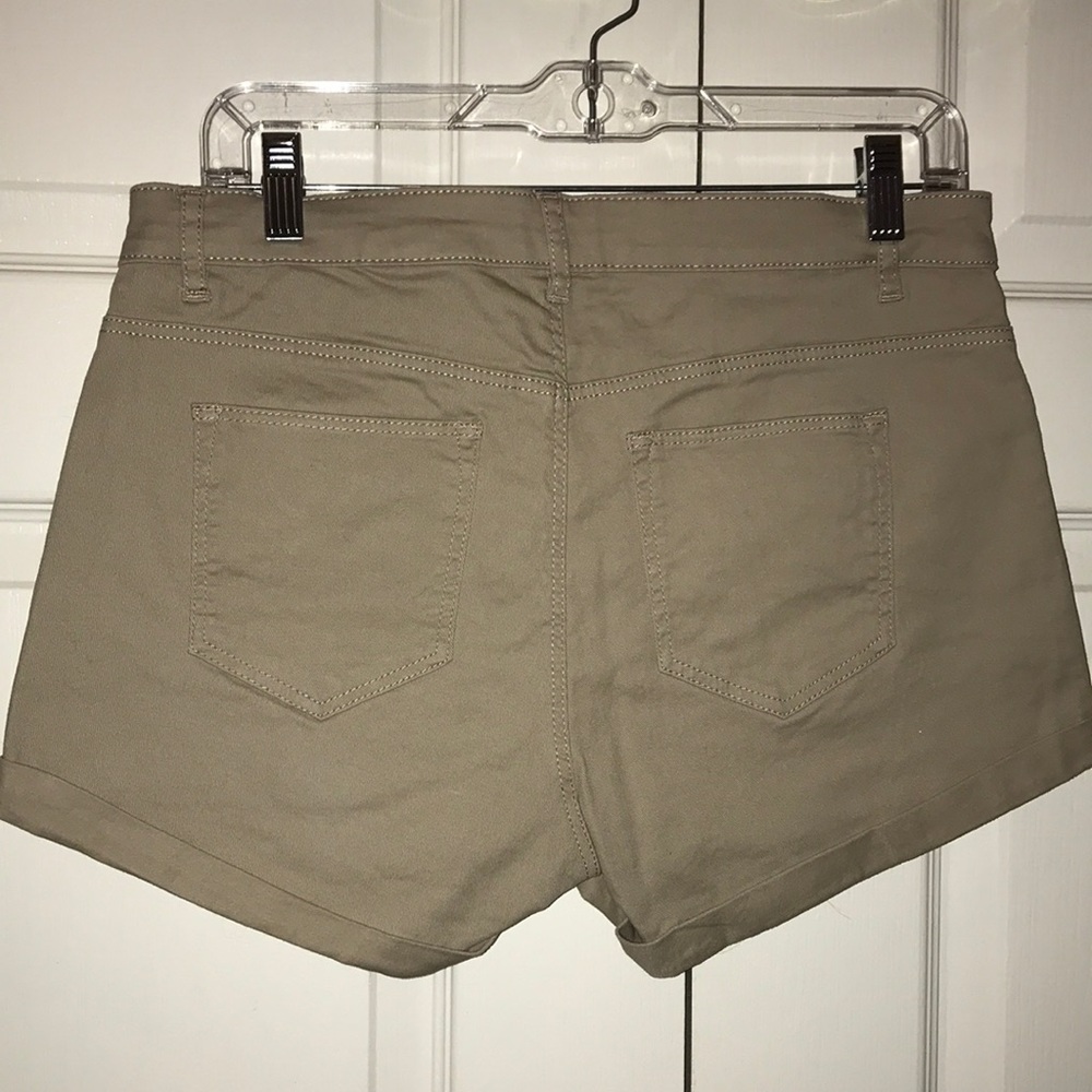 H&M Beige Shorts - Picture 4 of 7